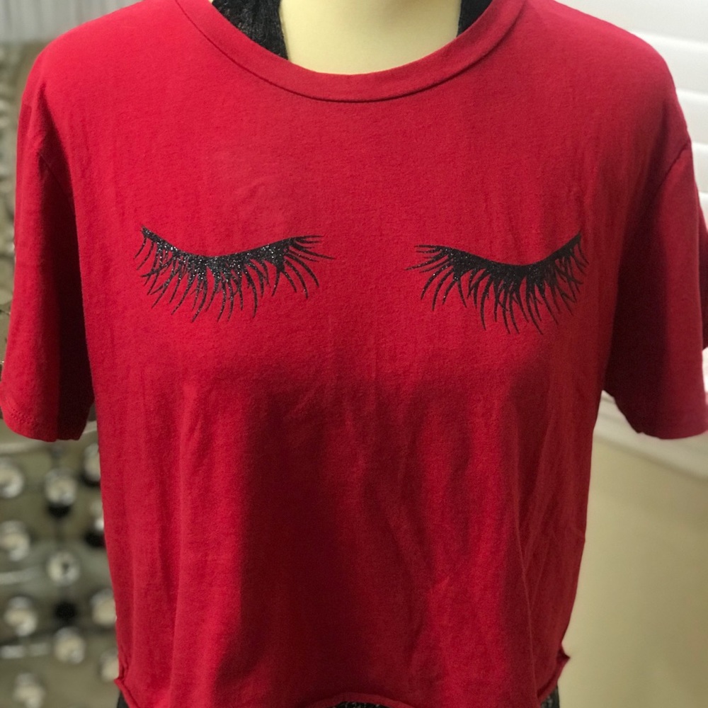 Red lashes t-shirt